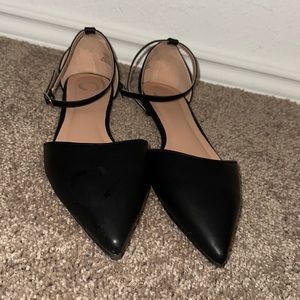 SIZE 11 point toe strapped flat